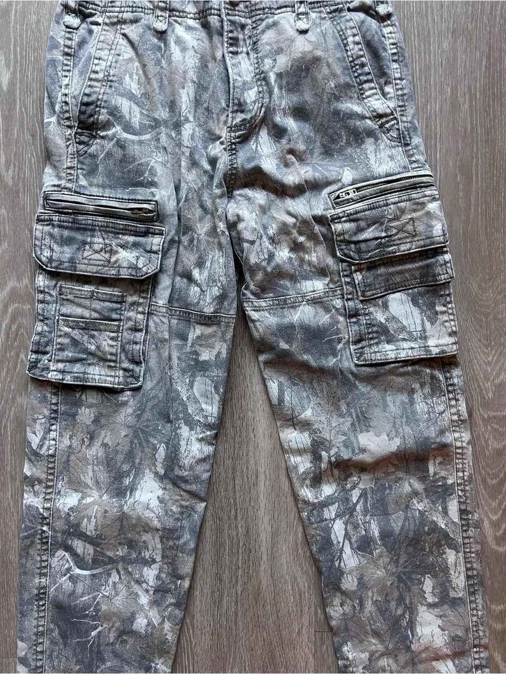 Hollister Loose Fit Camo Cargo Pants Men's Size 28x30